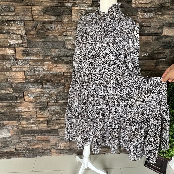 Taylor Monochrome Patterned Long Sleeve Dress - Picture 3 of 14